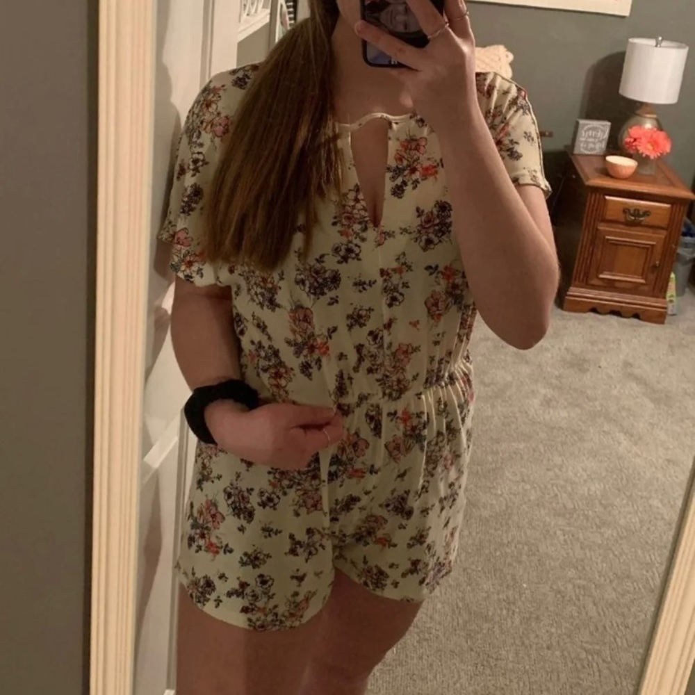 Romper - Picture 1 of 5